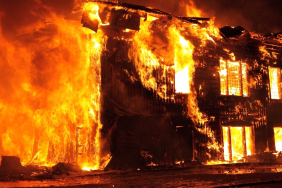 beyoğlu yanıyor, itfaiyeler yolda